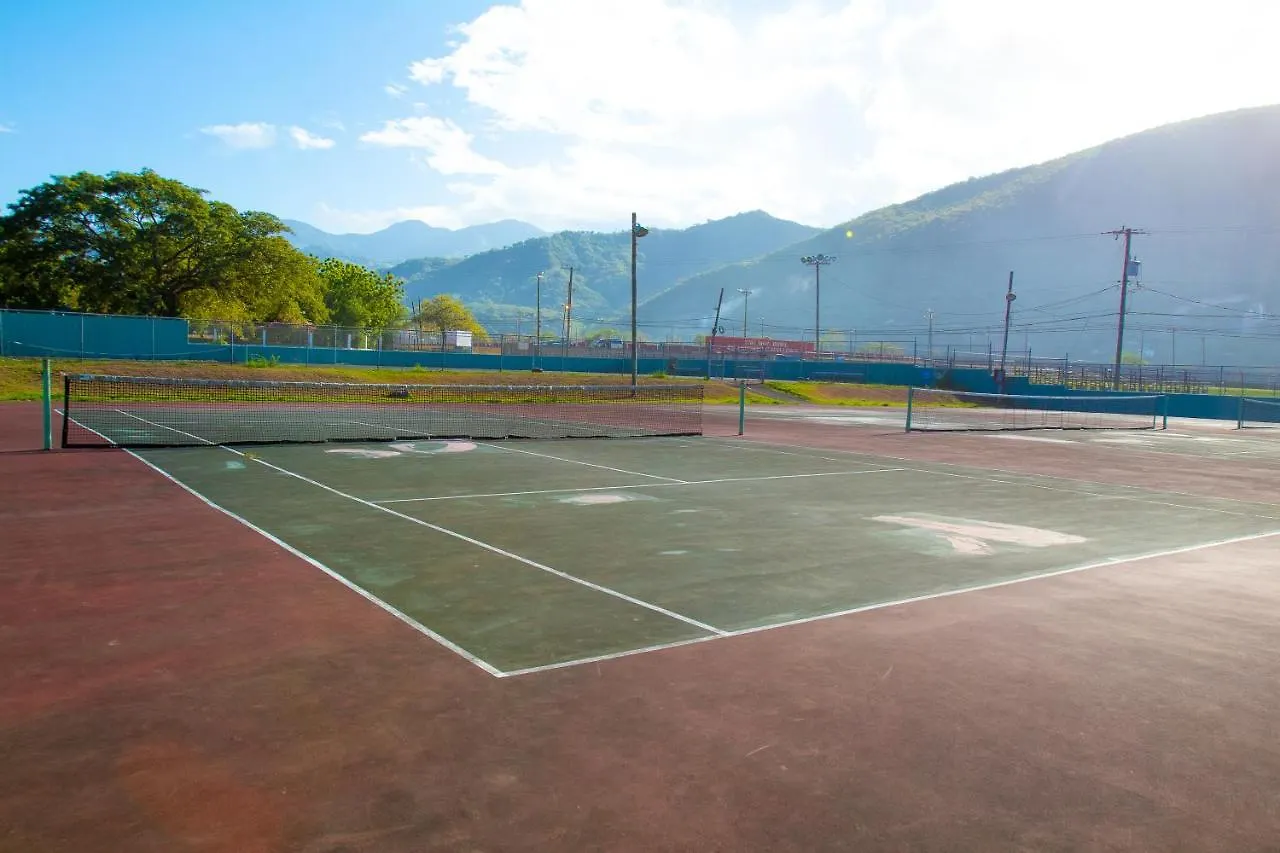 Self-Contained Studio Close To Uwi - Utech - Embassy Appartamento Hope Pastures